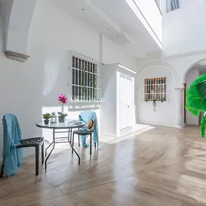 https://dona-blanca-centro-diseno-minimalista.hotelsincadiz.net